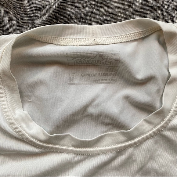 Patagonia Men’s M Capilene Long-sleeved Logo T-shirt - Picture 4 of 5